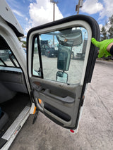 2004 Freightliner Columbia 120 Conventional CAB