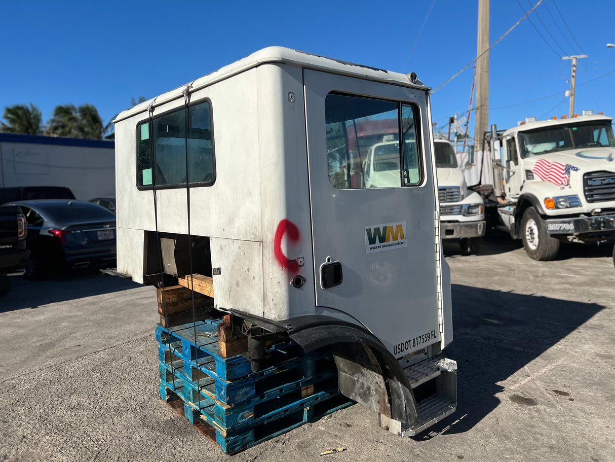 2007 MACK MR688S Forward Low Cab, 600 Series
