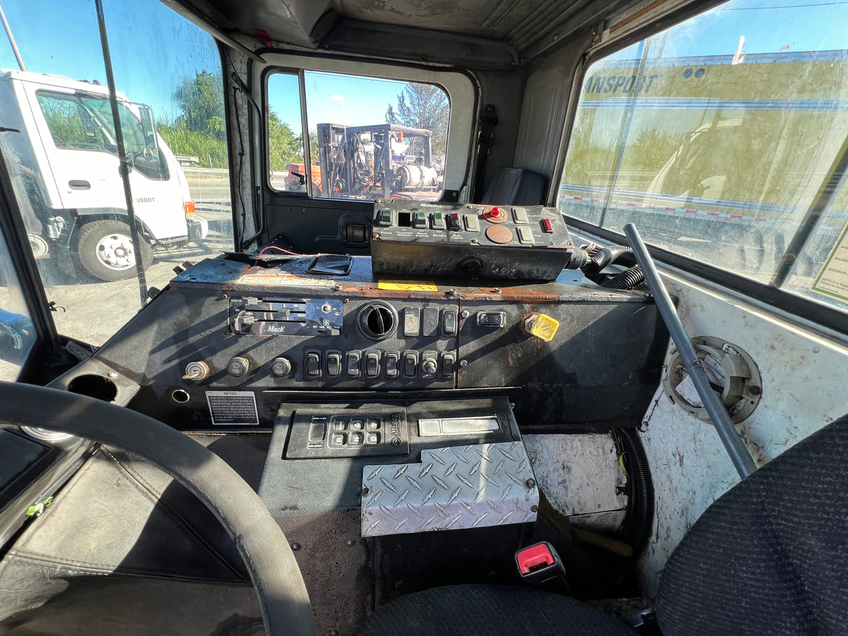 2007 MACK MR688S Forward Low Cab, 600 Series
