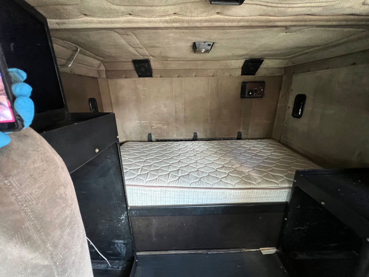 1993 Freightliner FLD120 Conventional CAB