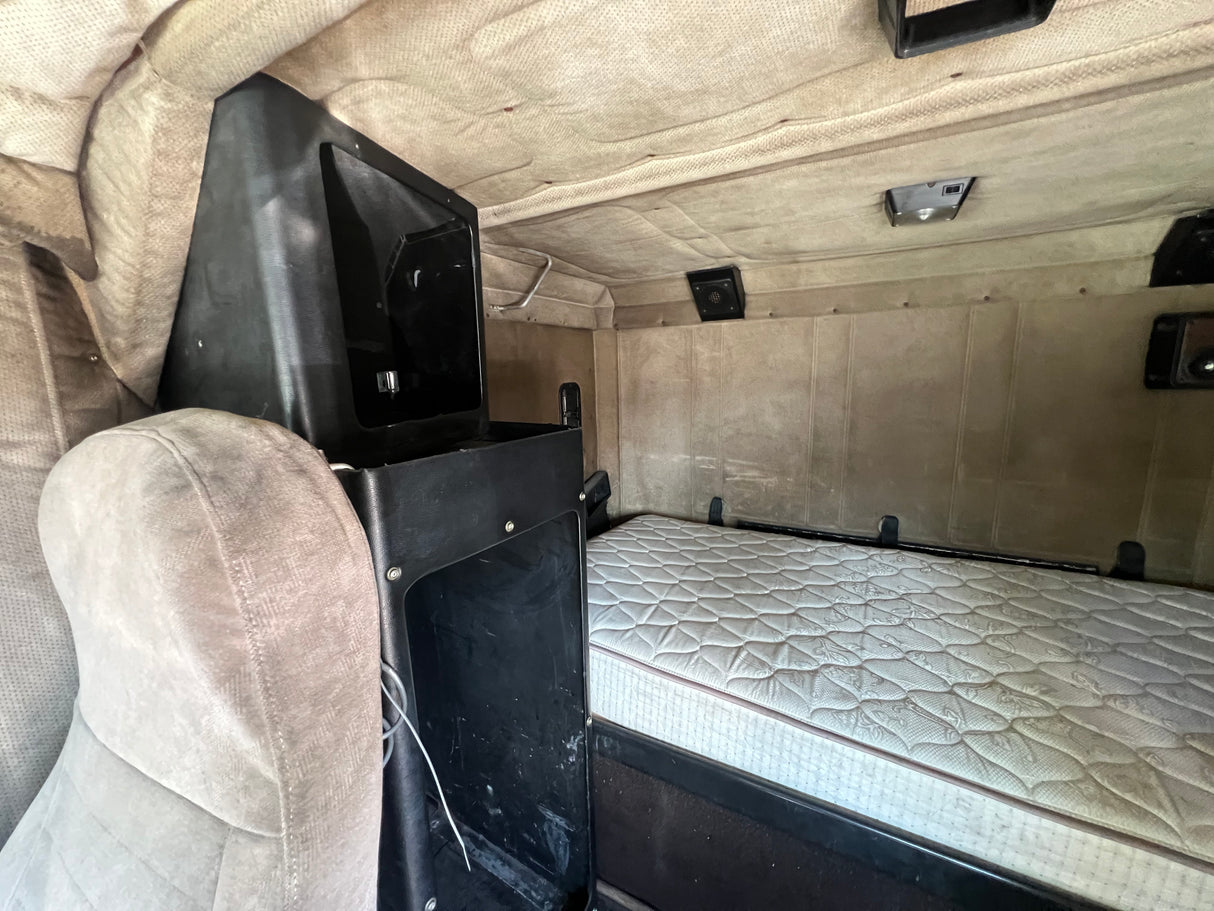 1993 Freightliner FLD120 Conventional CAB