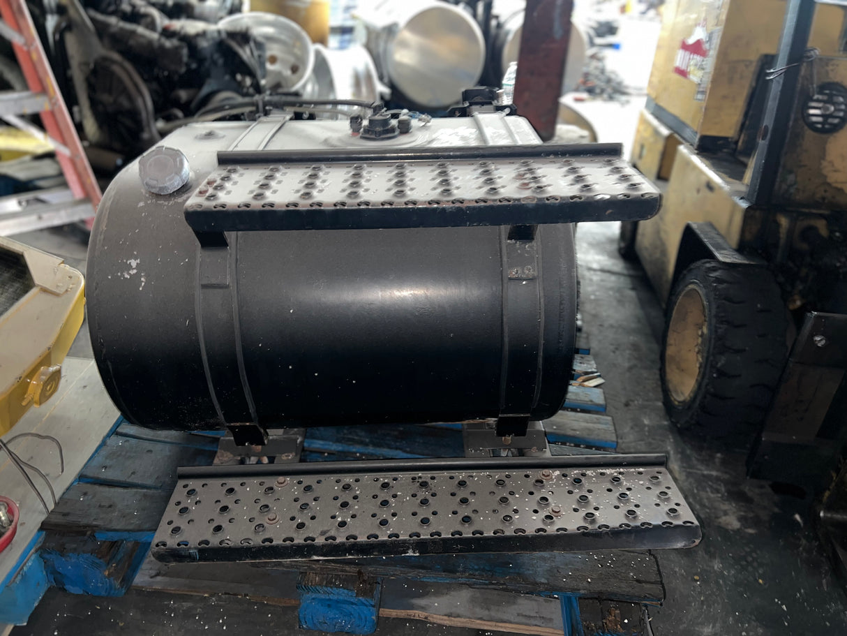 INTERNATIONAL 50G D-STY LSM (SVC) FUEL TANK Part # 3671324F91 WITH STEPS