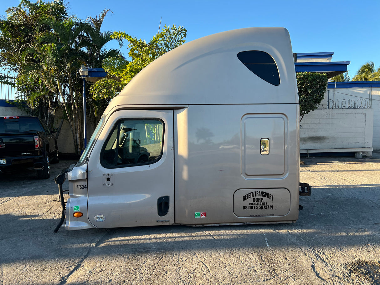 2016 Freightliner Cascadia 125 High Roof Sleeper CAB Shell