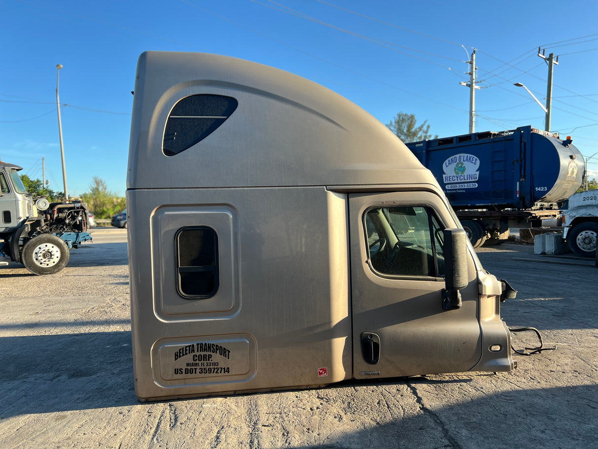 2016 Freightliner Cascadia 125 High Roof Sleeper CAB Shell
