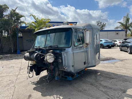 1995 Mack CH613 600 Series Sleeper CAB Shell