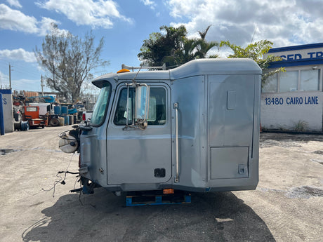 1995 Mack CH613 600 Series Sleeper CAB Shell