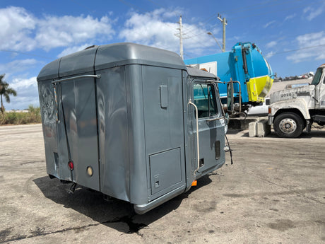 1995 Mack CH613 600 Series Sleeper CAB Shell