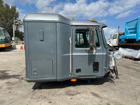 1995 Mack CH613 600 Series Sleeper CAB Shell