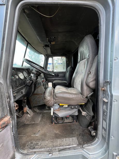 1995 Mack CH613 600 Series Sleeper CAB Shell