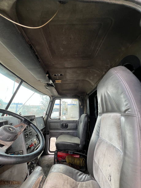 1995 Mack CH613 600 Series Sleeper CAB Shell