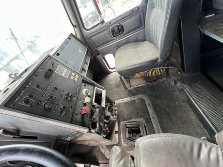 1995 Mack CH613 600 Series Sleeper CAB Shell