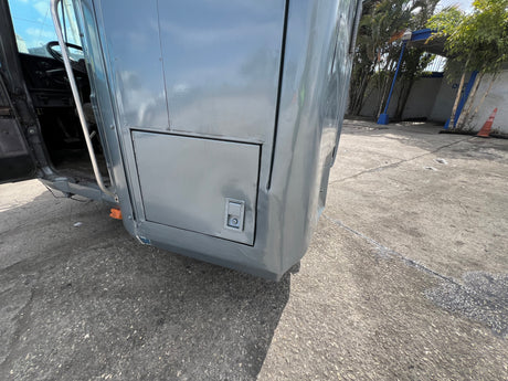 1995 Mack CH613 600 Series Sleeper CAB Shell