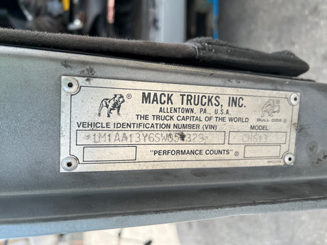 1995 Mack CH613 600 Series Sleeper CAB Shell