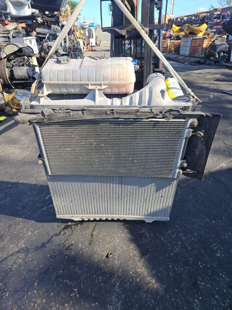 Volvo VNL Cooling Assembly (RAD., COND., ATAAC) for 2003-2006, Part # 20984819, 20710399