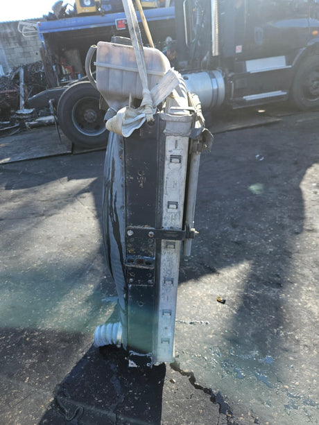 Volvo VNL Cooling Assembly (RAD., COND., ATAAC) for 2003-2006, Part # 20984819, 20710399